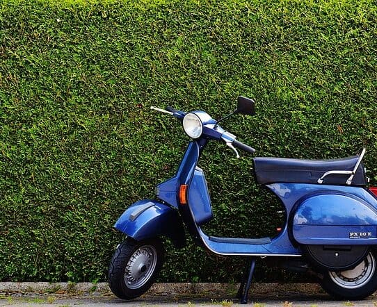 blå scooter